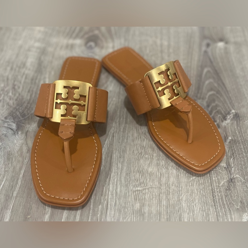 UnavailableTory Burch Georgia Logo Leather Thong Sandal Aged Camello size 6